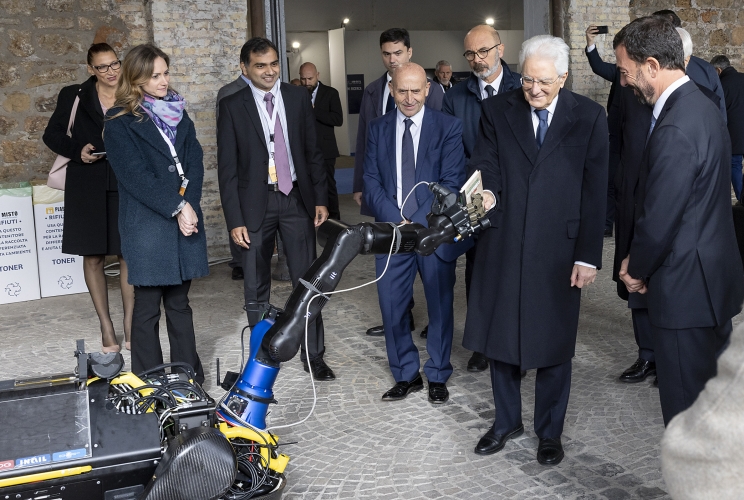 Il Presidente Sergio Mattarella in occasione delle prima edizione delle Giornate Inail “Scienza e Ricerca per la sicurezza” visita i padiglioni espositivi