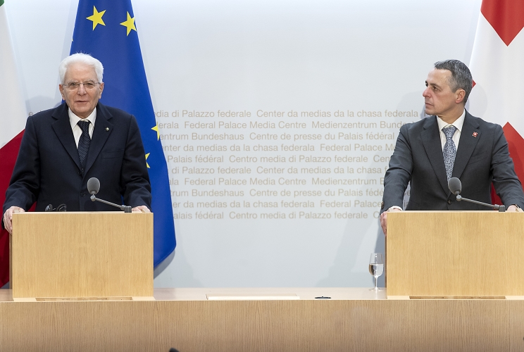 Il Presidente della Repubblica Sergio Mattarella e il Presidente della Confederazione Svizzera Cassis nel corso della conferenza stampa congiunta
