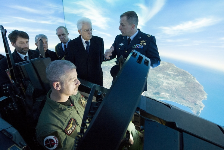 Il Presidente Sergio Mattarella visita i sistemi di simulazione del Ground Based Training System 