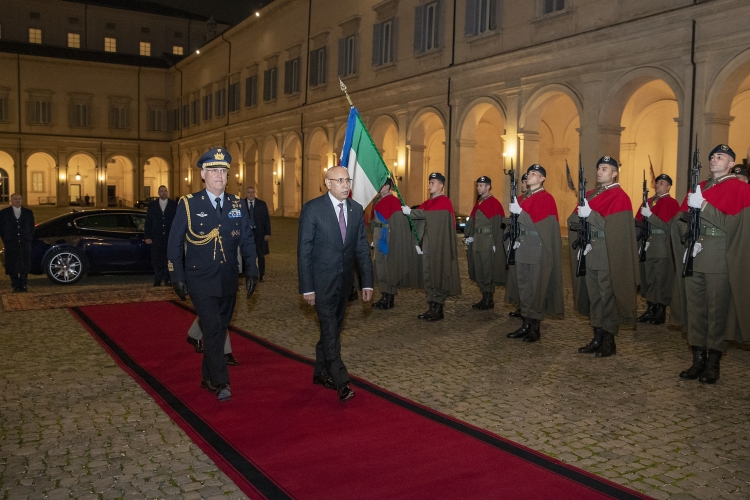 Il Consigliere Militare del Presidente della Repubblica,Gen.S.A.Gianni Candotti,accoglie il Presidente della Repubblica Islamica di Mauritania, S.E. il Signor Mohamed Ould Cheikh El Ghazouani
