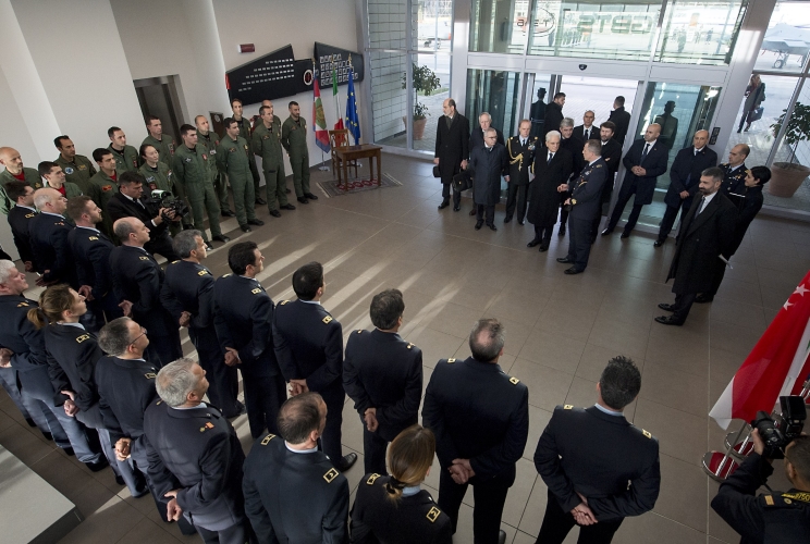 Il Presidente Sergio Mattarella visita i sistemi di simulazione del Ground Based Training System 