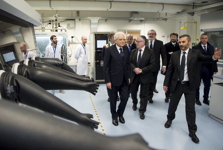 Il Presidente Sergio Mattarella nel corso della visita all’Istituto di Nanotecnologia del Centro Nazionale delle Ricerche