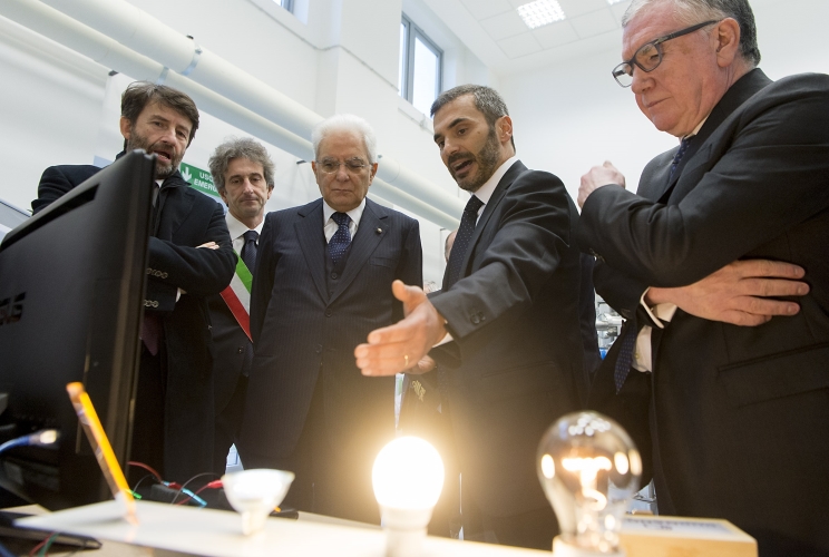 Il Presidente Sergio Mattarella nel corso della visita all’Istituto di Nanotecnologia del Centro Nazionale delle Ricerche