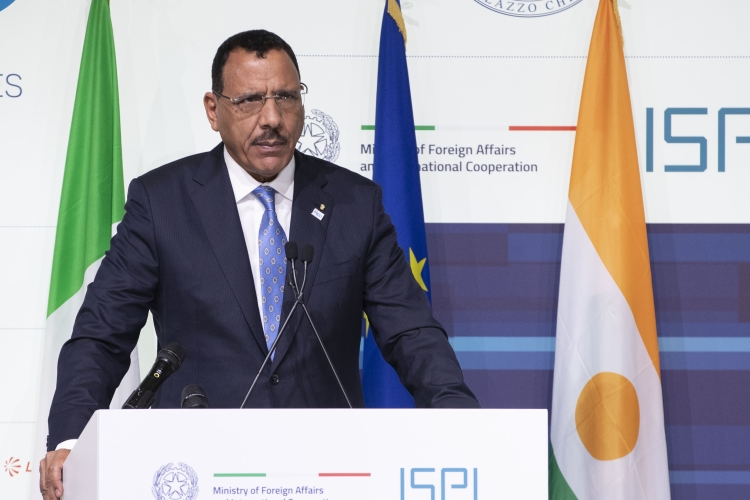 Mohamed Bazoum, Presidente della Repubblica del Niger, durante il suo intervento, alla cerimonia di apertura della VIII edizione della Conferenza Internazionale Rome MED Dialogues 
