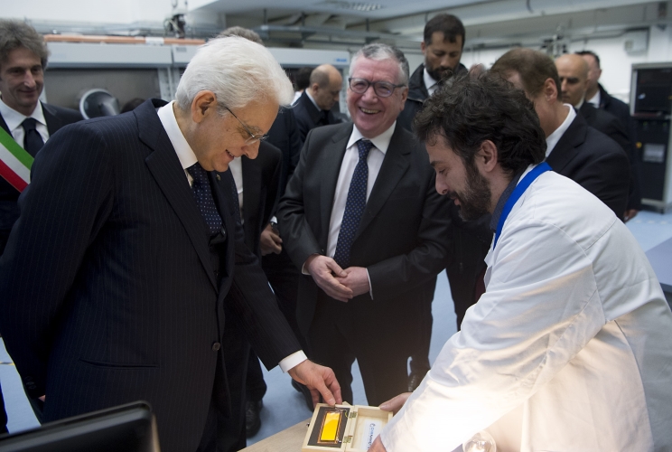 Il Presidente Sergio Mattarella nel corso della visita all’Istituto di Nanotecnologia del Centro Nazionale delle Ricerche