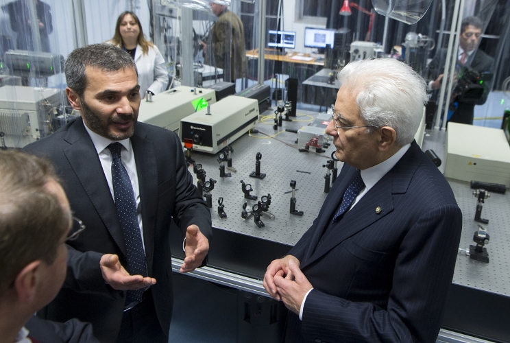 Il Presidente Sergio Mattarella nel corso della visita all’Istituto di Nanotecnologia del Centro Nazionale delle Ricerche