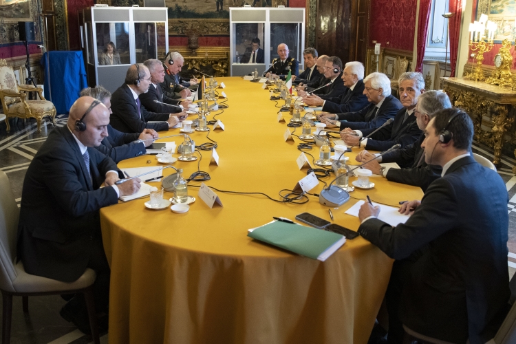 Il Presidente della Repubblica Sergio Mattarella con S.M. Re Abdullah II del Regno Hashemita di Giordania,durante i colloqui con le rispettive delegazioni 

