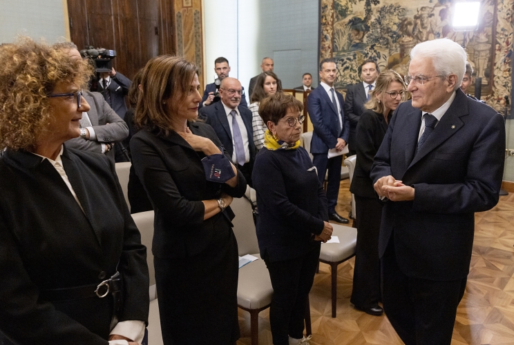 Il Presidente Sergio Mattarella saluta i familiari delle vittime delle stragi di Capaci e Via D’Amelio