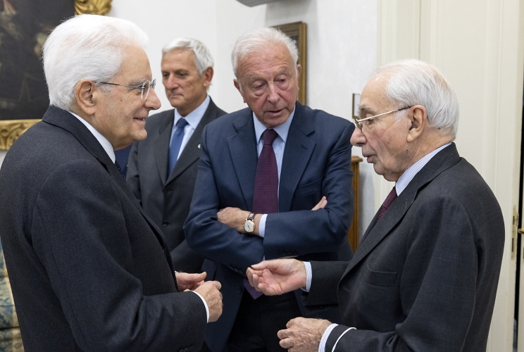 Il Presidente Sergio Mattarella con Giuliano Amato e Mario Segni, in occasione dell'intervento all’incontro di studio dal titolo “Antonio Segni e i giuspubblicisti. Un carteggio inedito (1956-1964)”, in occasione del 50° anniversario della morte dello Statista