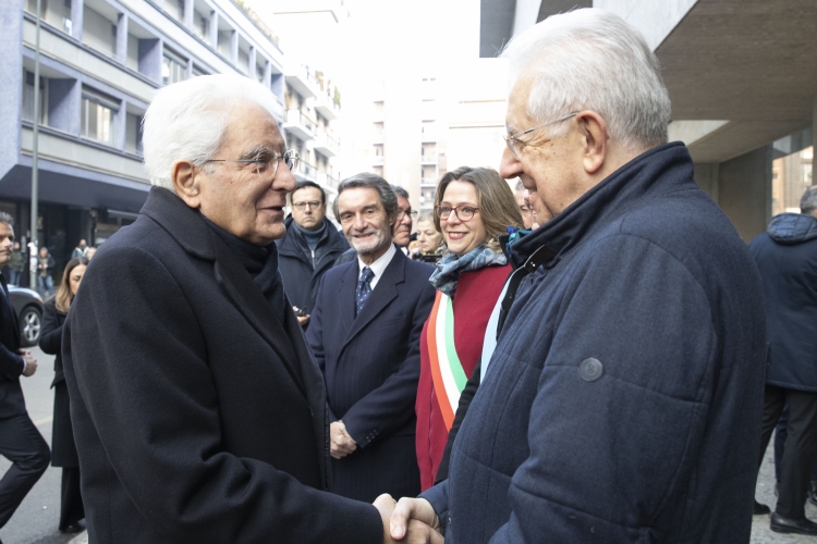 Il Presidente della Repubblica Sergio Mattarella saluta Mario Monti, Senatore a vita, in occasione della cerimonia dal titolo “La Bocconi, l’Italia, l’Europa. L’Università saluta Mario Monti”