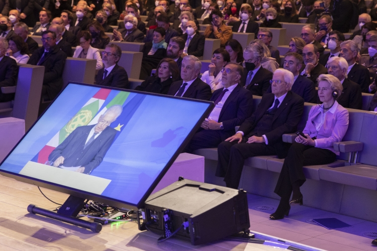 Il Presidente della Repubblica Sergio Mattarella a Milano in occasione della cerimonia dal titolo “La Bocconi, l’Italia, l’Europa. L’Università saluta Mario Monti
(foto di Francesco Ammendola - Ufficio per la Stampa e la Comunicazione della Presidenza della Repubblica)