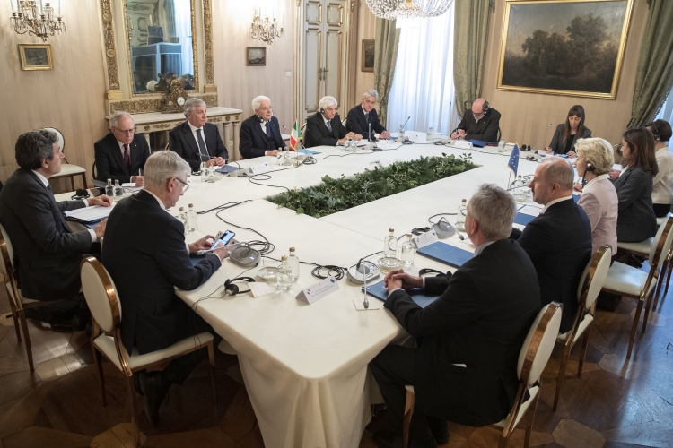 Il Presidente della Repubblica Sergio Mattarella con Ursula Von der Leyen, Presidente della Commissione europea, in occasione dei colloquio con le rispettive delegazioni ufficiali.