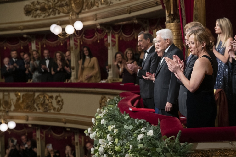 Il Presidente della Repubblica Sergio Mattarella e la Sig.ra Laura, con Giorgia Meloni, Presidente del Consiglio dei ministri,e con Ursula von der Leyen, Presidente della Commissione Europea,in occasione all'inaugurazione della stagione d’opera e balletto 2022-2023 del Teatro alla Scala
