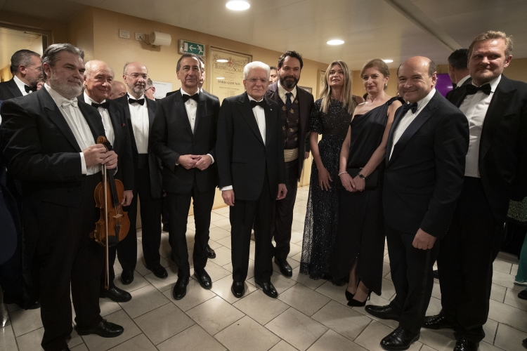Il Presidente della Repubblica Sergio Mattarella e la Sig.ra Laura, incontrano il cast dell'opera
