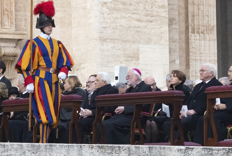 Il Presidente Sergio Mattarella ai funerali del Papa emerito Benedetto XVI
