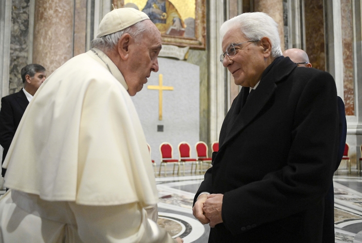 Il Presidente Sergio Mattarella con S.S. Papa Francesco, in occasione delle esequi di Benedetto XVI