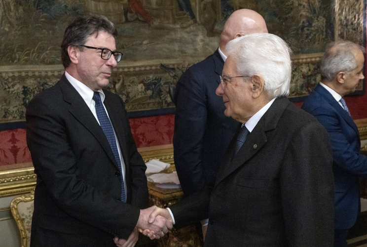 Il Presidente Sergio Mattarella con Giancarlo Giorgetti, Ministro dell’Economia e delle Finanze, in occasione della riunione del Consiglio Supremo di Difesa