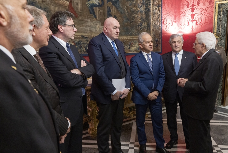 Il Presidente Sergio Mattarella con Antonio Tajani, Ministro degli Affari Esteri e della Cooperazione Internazionale, Matteo Piantedosi, Ministro dell’Interno, Guido Crosetto, Ministro della Difesa, Giancarlo Giorgetti, Ministro dell’Economia e delle Finanze, Adolfo Urso, Ministro delle Imprese e del Made in Italy e l'Ammiraglio Giuseppe Cavo Dragone, Capo di Stato Maggiore della Difesa, in occasione della riunione del Consiglio Supremo di Difesa