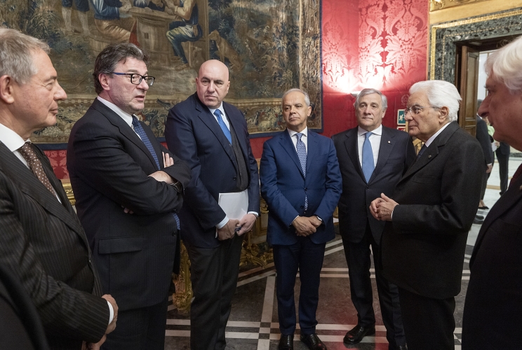 Il Presidente Sergio Mattarella con Antonio Tajani, Ministro degli Affari Esteri e della Cooperazione Internazionale, Matteo Piantedosi, Ministro dell’Interno, Guido Crosetto, Ministro della Difesa, Giancarlo Giorgetti, Ministro dell’Economia e delle Finanze e Adolfo Urso, Ministro delle Imprese e del Made in Italy, in occasione della riunione del Consiglio Supremo di Difesa