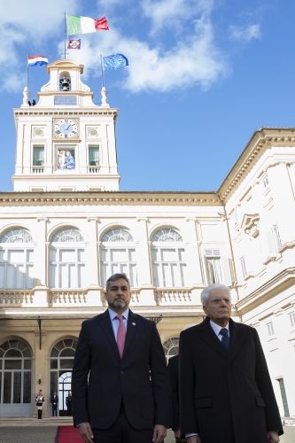 Il Presidente della Repubblica Sergio Mattarella con Mario Abdo Benítez,Presidente della Repubblica del Paraguay,ricevono gli onori militari
