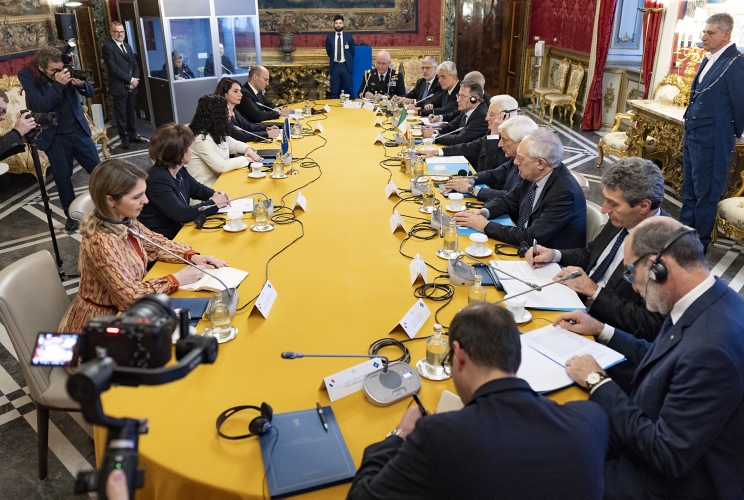 Il Presidente Sergio Mattarella con Vjosa Osmani-Sadriu, Presidente della Repubblica del Kosovo, in occasione dei colloqui
