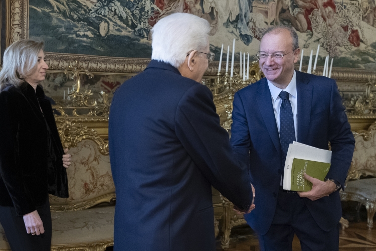 Il Presidente della Repubblica Sergio Mattarella saluta Giuseppe Valditara, Ministro dell’Istruzione e del merito,in occasione della Celebrazione del “Giorno della Memoria”
