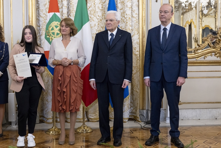 Il Presidente della Repubblica Sergio Mattarella consegna i premi ai vincitori del concorso nazionale promosso dal Ministero dell'Istruzione e del merito, dal titolo "I giovani ricordano la Shoah"