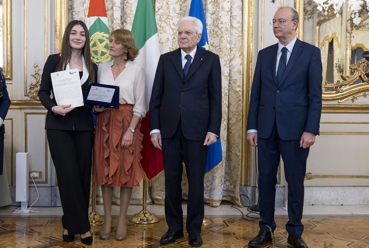 Il Presidente della Repubblica Sergio Mattarella consegna i premi ai vincitori del concorso nazionale promosso dal Ministero dell'Istruzione e del merito, dal titolo "I giovani ricordano la Shoah"