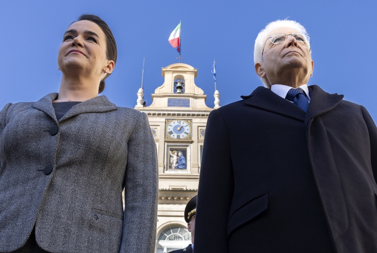 Il Presidente Sergio Mattarella e Katalin Novák, Presidente di Ungheria, nel corso degli onori militari
