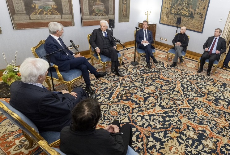 Il Presidente Sergio Mattarella nel corso dell'incontro con Andrea Abodi, Ministro per lo Sport e i Giovani, con una delegazione di Sport e Salute S.p.a
