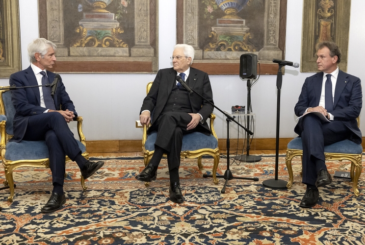 Il Presidente Sergio Mattarella nel corso dell'incontro con Andrea Abodi, Ministro per lo Sport e i Giovani, con una delegazione di Sport e Salute S.p.a
