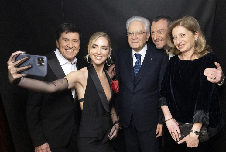 Sanremo - Il Presidente della Repubblica Sergio Mattarella con Amadeus, Gianni Morandi e Chiara Ferragni, in occasione della 73° edizione del Festival di Sanremo