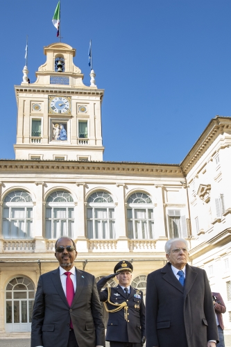 Il Presidente della Repubblica Sergio Mattarella con S.E. il Signor Hassan Sheikh Mohamud - Presidente della Repubblica Federale di Somalia,durante gli onori militare
