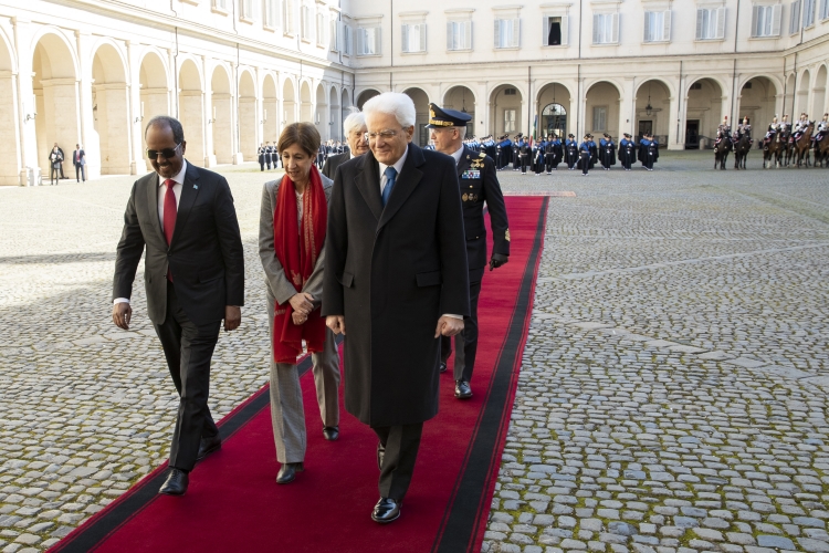 Il Presidente della Repubblica Sergio Mattarella con S.E. il Signor Hassan Sheikh Mohamud - Presidente della Repubblica Federale di Somalia,durante gli onori militare
