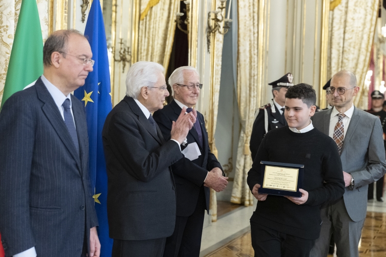 Il Presidente della Repubblica Sergio Mattarella consegna i premi ai vincitori del concorso nazionale promosso dal Ministero dell'Istruzione e del merito, dal titolo “10 febbraio - Amate Sponde. Ricostruire l’esistenza dopo l’esodo, tra rimpianto e forza d’animo”
