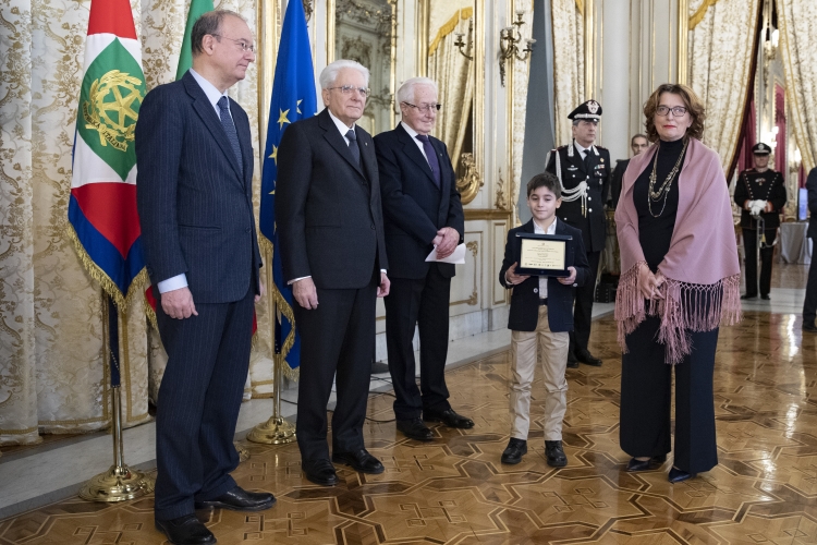 Il Presidente della Repubblica Sergio Mattarella consegna i premi ai vincitori del concorso nazionale promosso dal Ministero dell'Istruzione e del merito, dal titolo “10 febbraio - Amate Sponde. Ricostruire l’esistenza dopo l’esodo, tra rimpianto e forza d’animo”
