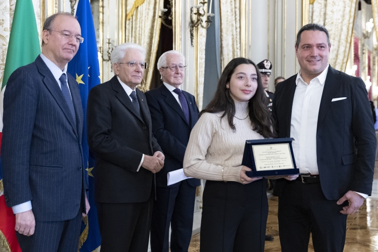 Il Presidente della Repubblica Sergio Mattarella consegna i premi ai vincitori del concorso nazionale promosso dal Ministero dell'Istruzione e del merito, dal titolo “10 febbraio - Amate Sponde. Ricostruire l’esistenza dopo l’esodo, tra rimpianto e forza d’animo”
