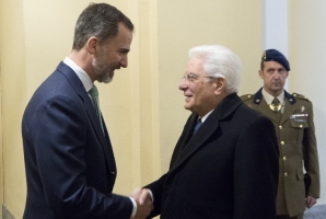 Il Presidente Sergio Mattarella accolto dal Re di Spagna, Sua Maestà Felipe VI, 