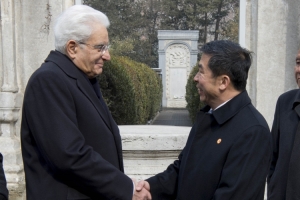 Il Pesidente Sergio Mattarella con il Preside della scuola dell'Amministrazione della Municipalità 