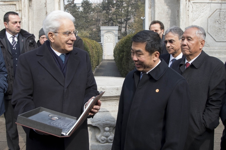 Il Pesidente Sergio Mattarella con il Preside della scuola dell'Amministrazione 