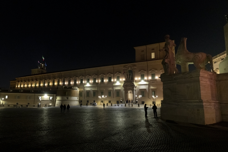 La Presidenza della Repubblica aderisce all'iniziativa "M'illumino di meno", campagna di sensibilizzazione sulla razionalizzazione dei consumi energetici ideata e promossa dalla trasmissione "Caterpillar" di Rai Radio 2
