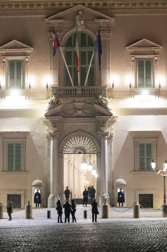 La Presidenza della Repubblica aderisce all'iniziativa "M'illumino di meno", campagna di sensibilizzazione sulla razionalizzazione dei consumi energetici ideata e promossa dalla trasmissione "Caterpillar" di Rai Radio 2
