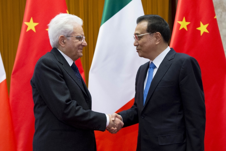 Il Presidente Sergio Mattarella accolto dal Primo Ministro della Repubblica Popolare Cinese Li Keqiang