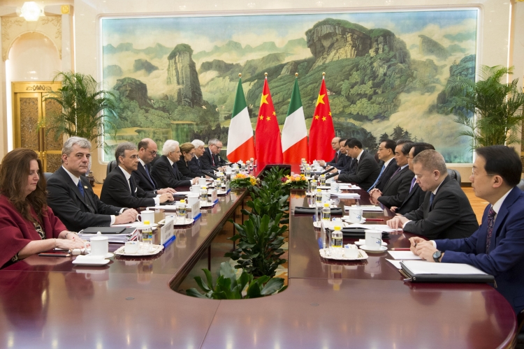Il Presidente Sergio Mattarella nel corso dei colloqui con il Primo Ministro della Repubblica Popolare Cinese Li Keqiang