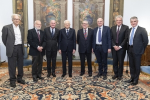 Il Presidente della Repubblica Sergio Mattarella con Luigi Roth, Presidente Fondazione Tettamanti e Vice Presidente Fondazione Monza e Brianza per il Bambino e la sua Mammae una delegazione della Fondazione dell’IRCCS Ospedale San Gerardo dei Tintori di Monza  
