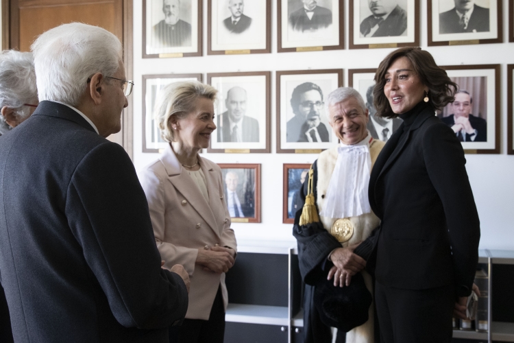 Il Presidente della Repubblica Sergio Mattarella con Ursula von der Leyen, Presidente della Commissione europea, Anna Maria Bernini, Ministro dell’Università e della Ricerca, e Massimo Midiri, Rettore dell’Università degli Studi di Palermoin occasione dell'inaugurazione dell'anno Accademico Università degli studi di Palermo

