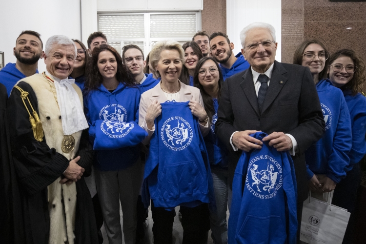 Il Presidente della Repubblica Sergio Mattarella con Ursula von der Leyen, Presidente della Commissione europea, e il Magnifico Rettore Massimo Midiri incontrano gli studenti al termine dell'inaugurazione dell'anno Accademico Università degli studi di Palermo
