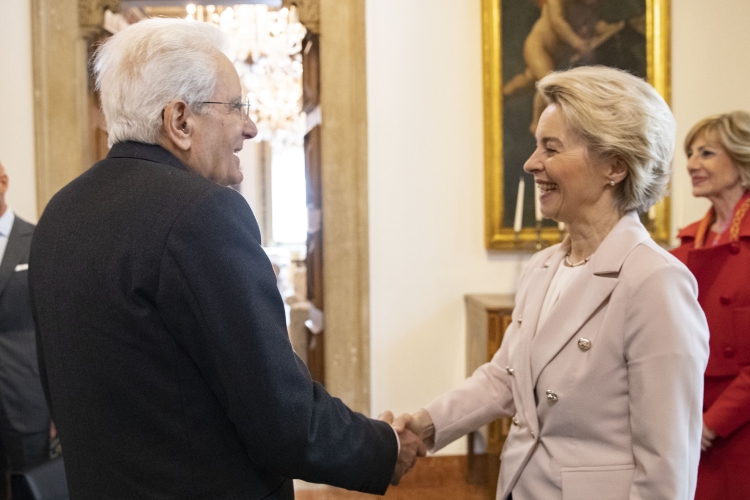 Il Presidente della Repubblica Sergio Mattarella con Ursula von der Leyen, Presidente della Commissione europea
