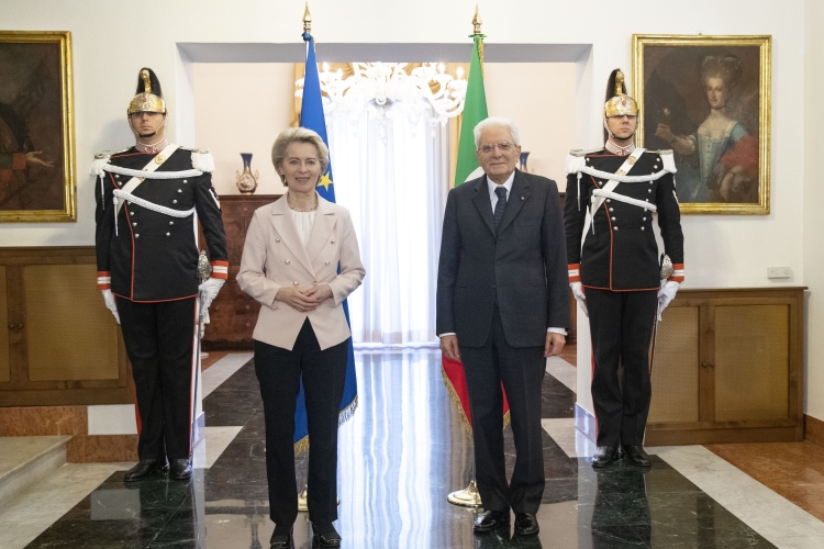 Il Presidente della Repubblica Sergio Mattarella con Ursula von der Leyen, Presidente della Commissione europea
