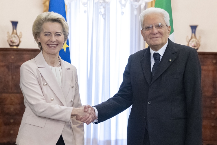 Il Presidente della Repubblica Sergio Mattarella con Ursula von der Leyen, Presidente della Commissione europea
